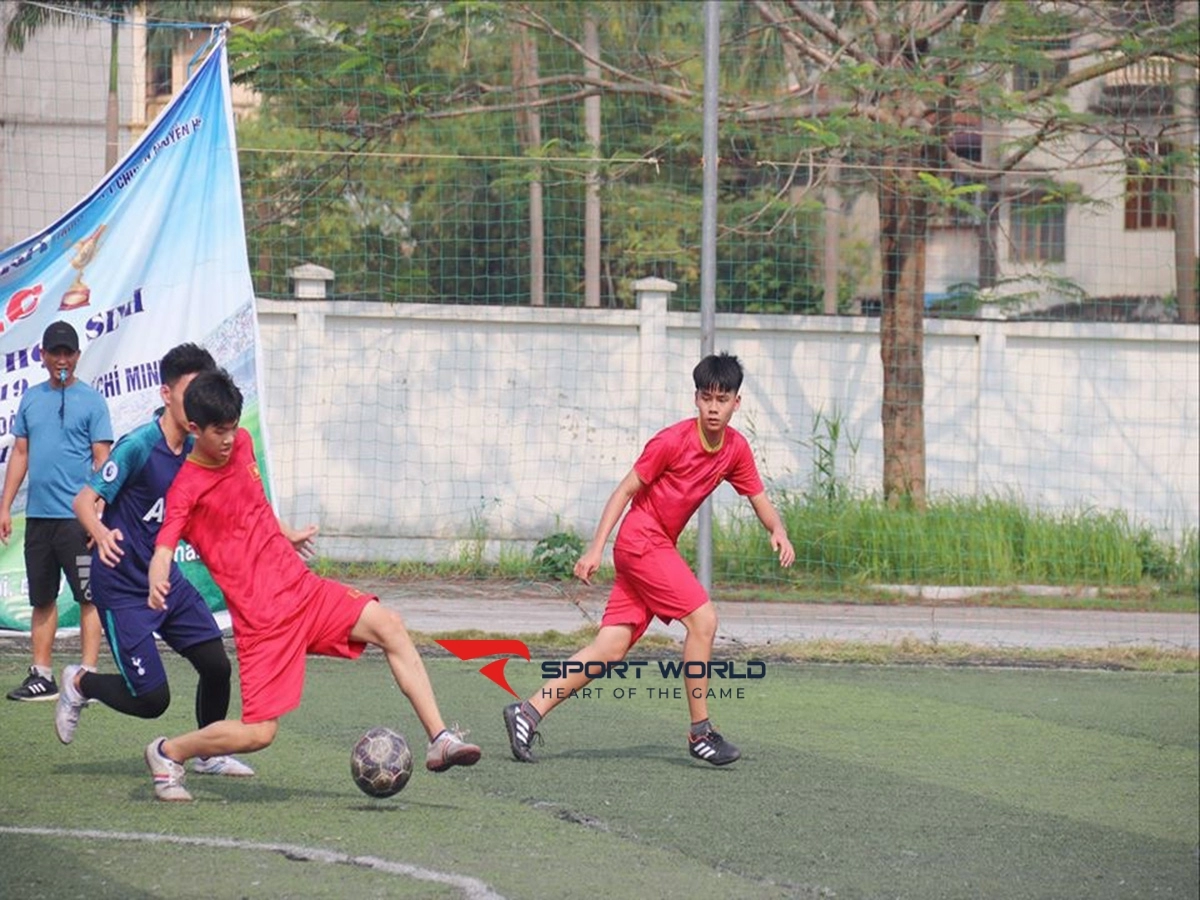 Sân bóng nhân tạo Phúc La