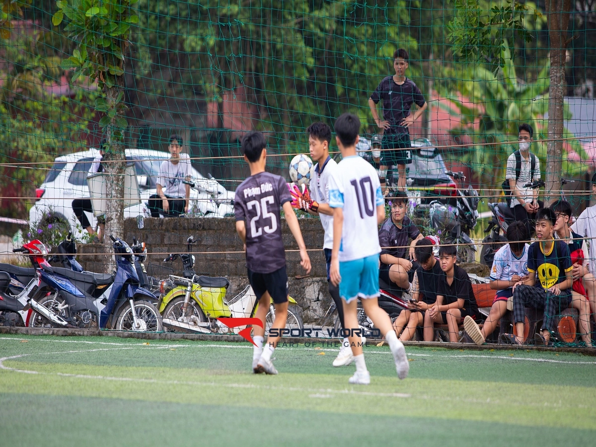 Sân bóng Huỳnh Anh