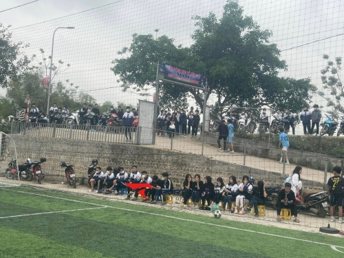 Sân bóng Đĩnh Tú