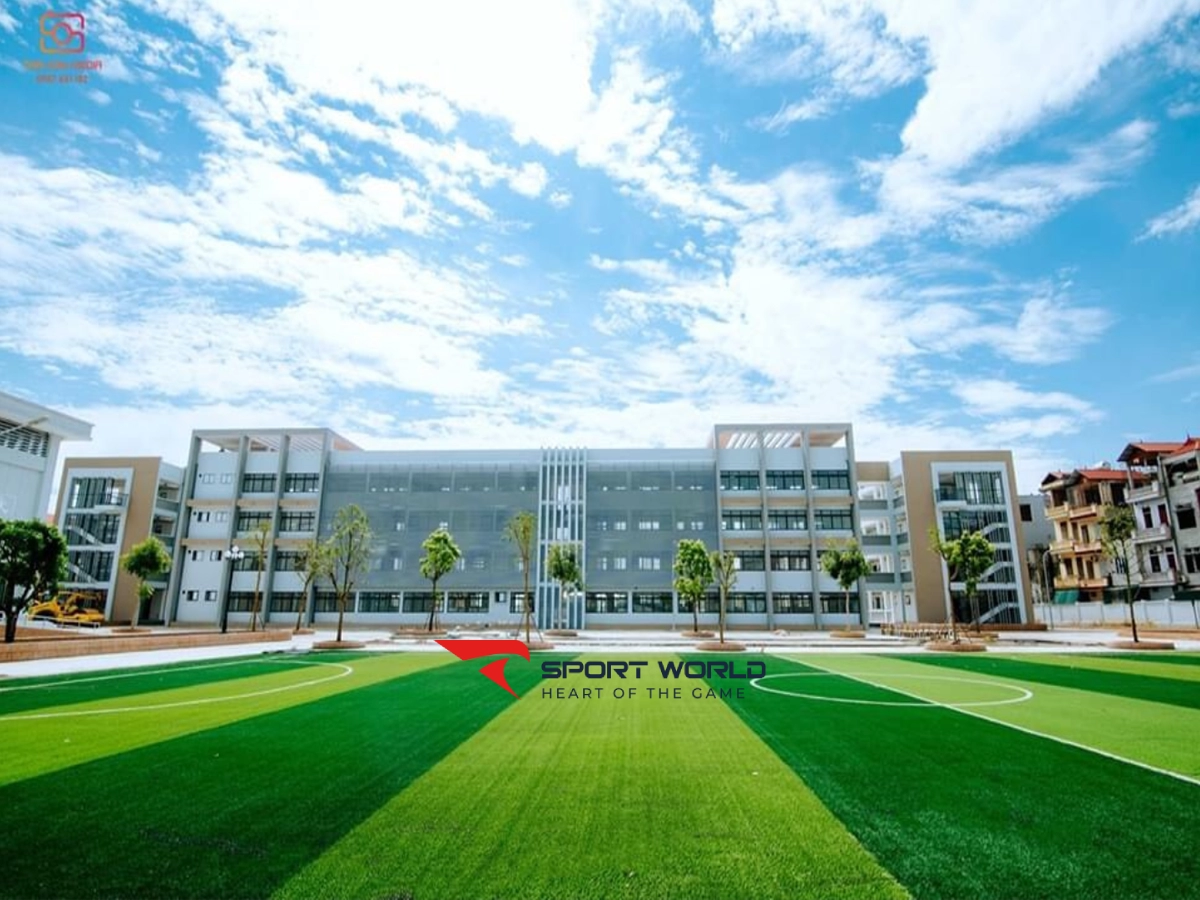 Sân bóng Trường THPT Quốc Oai