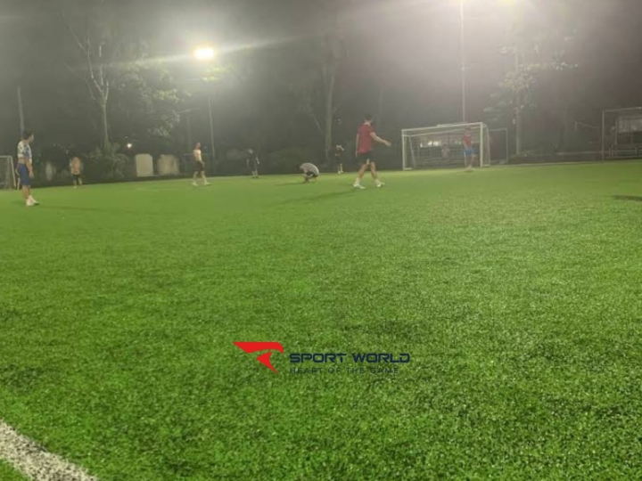 Sân bóng Triều Khúc