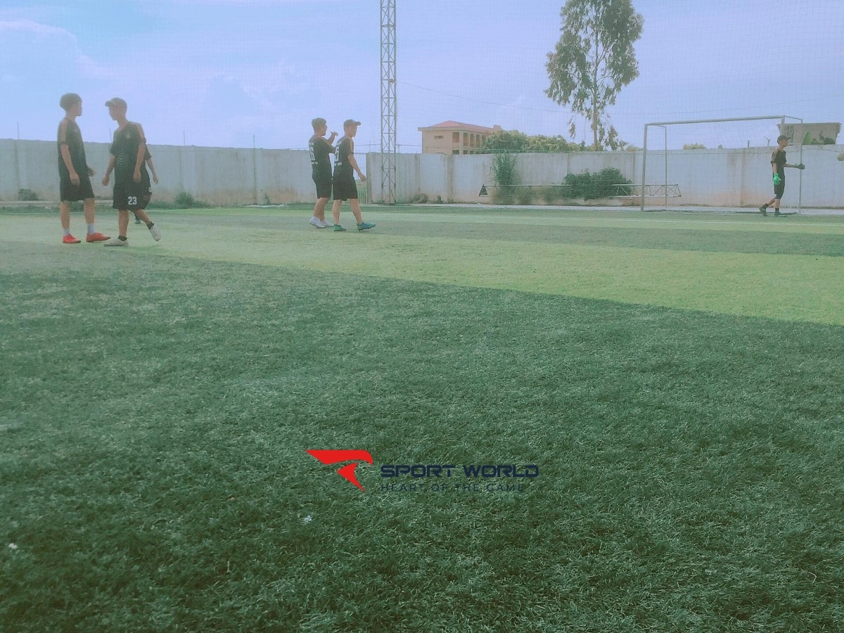 Sân bóng Anh Em Bình Giang