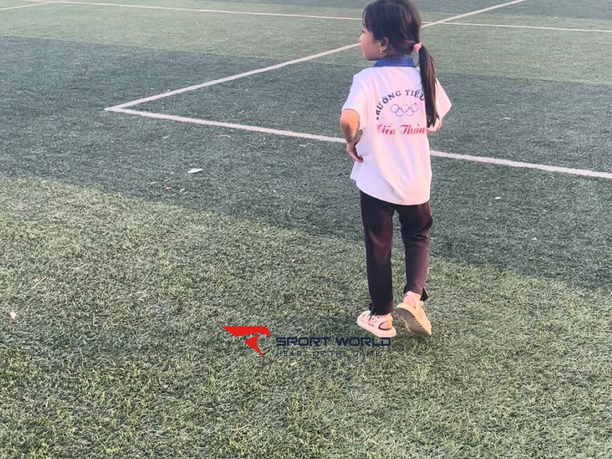 Sân bóng Cổ Tân