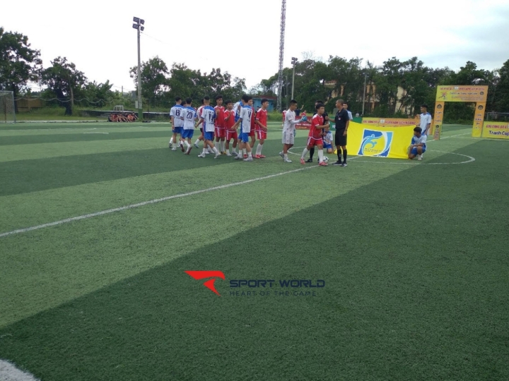 Sân bóng Đồng Lạc