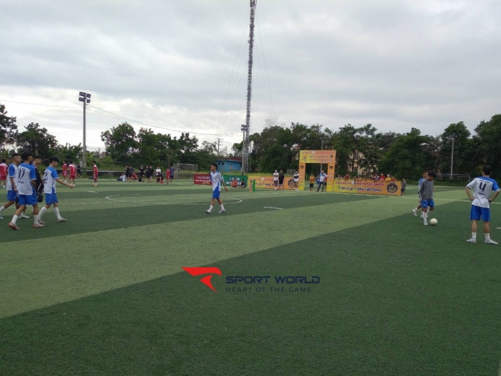 Sân bóng Đồng Lạc