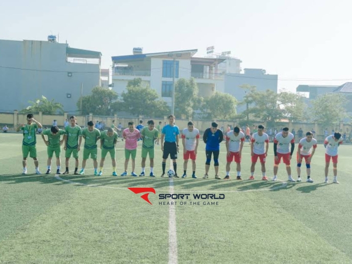 Sân bóng Đồng Lạc