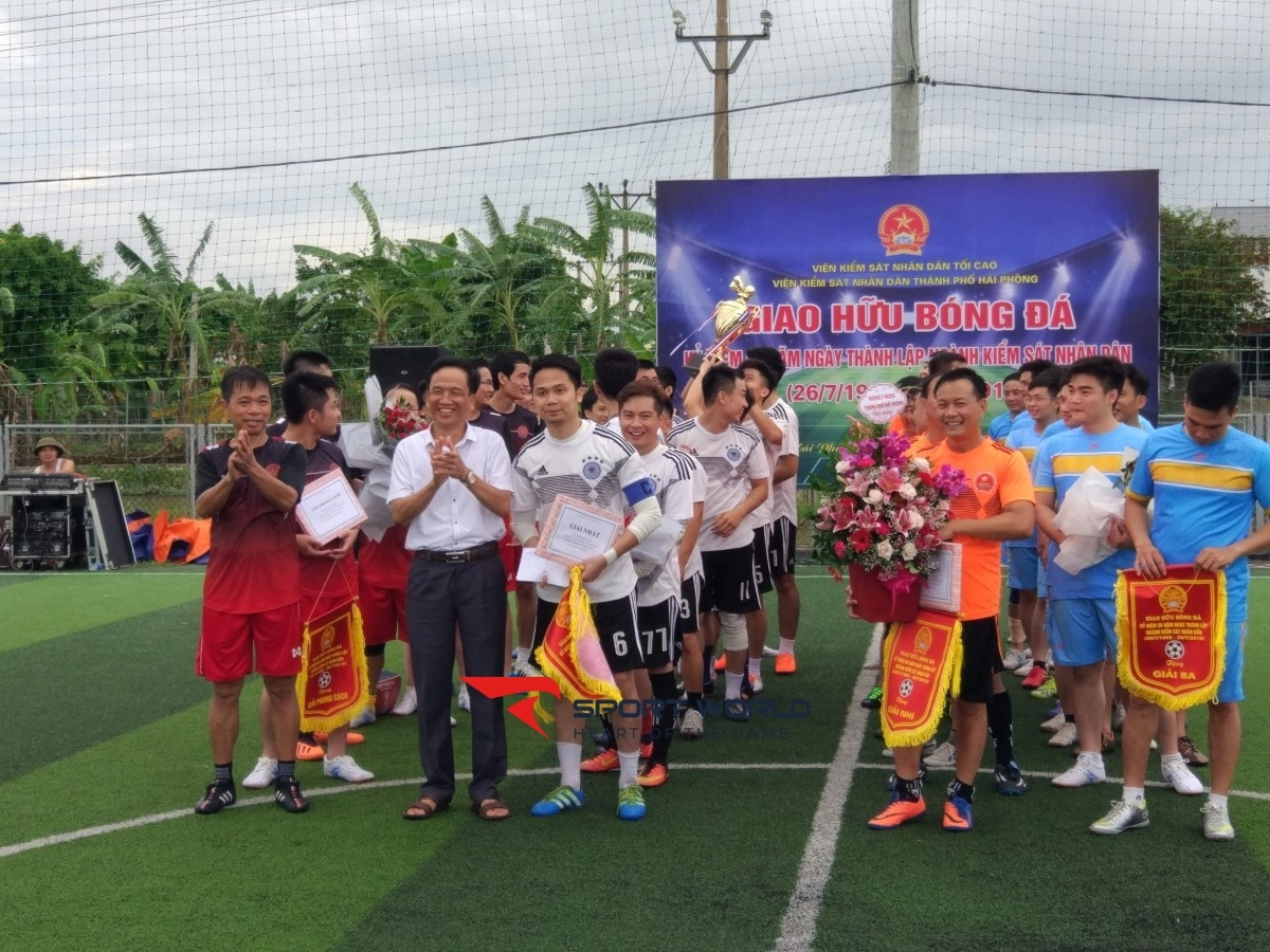 Sân bóng đá cỏ nhân tạo Trường Giang