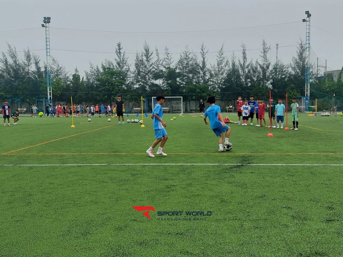 Sân bóng Kiền Bái