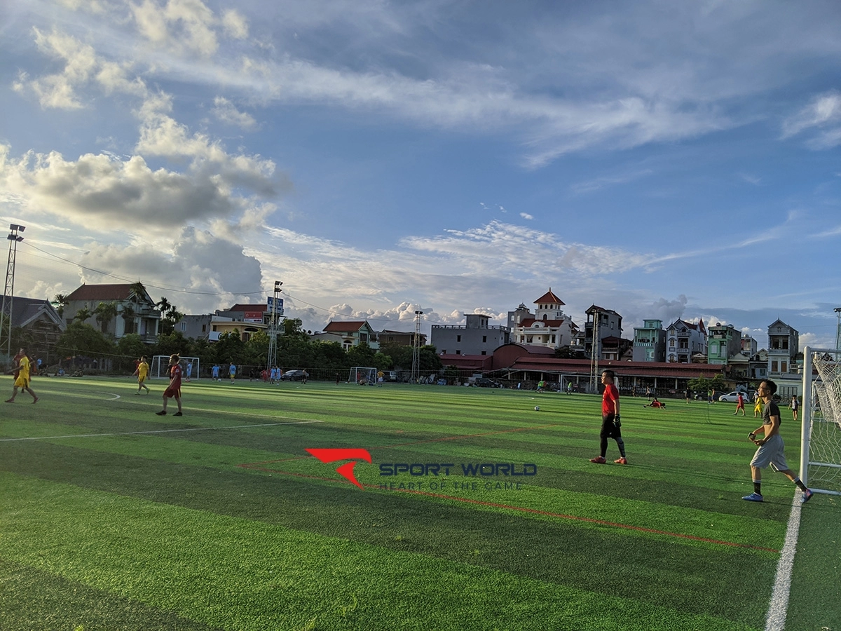 Sân bóng đá Hoa Động