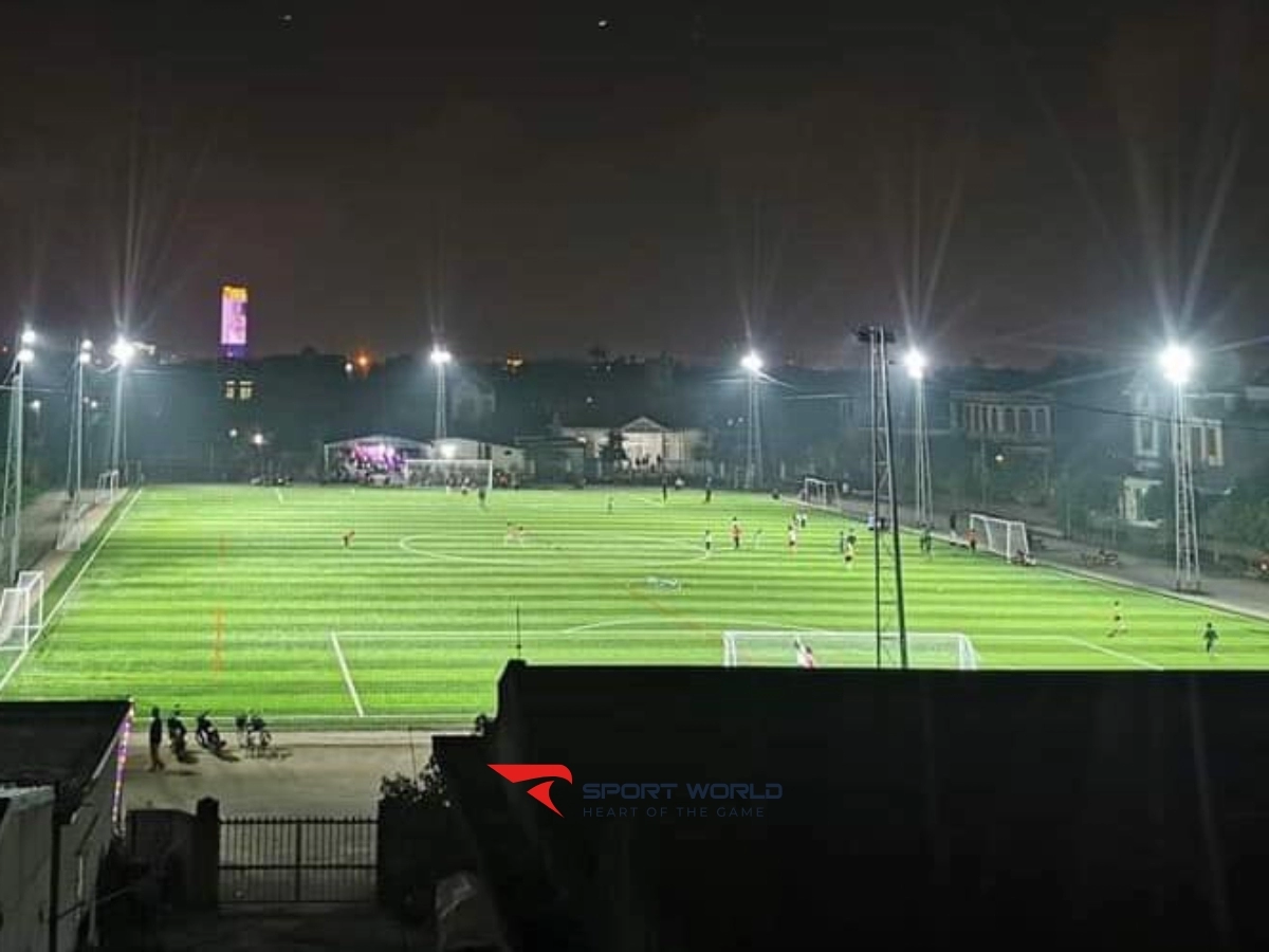 Sân bóng đá Hoa Động