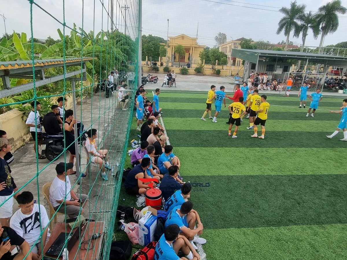 Sân cỏ nhân tạo Tân Liên