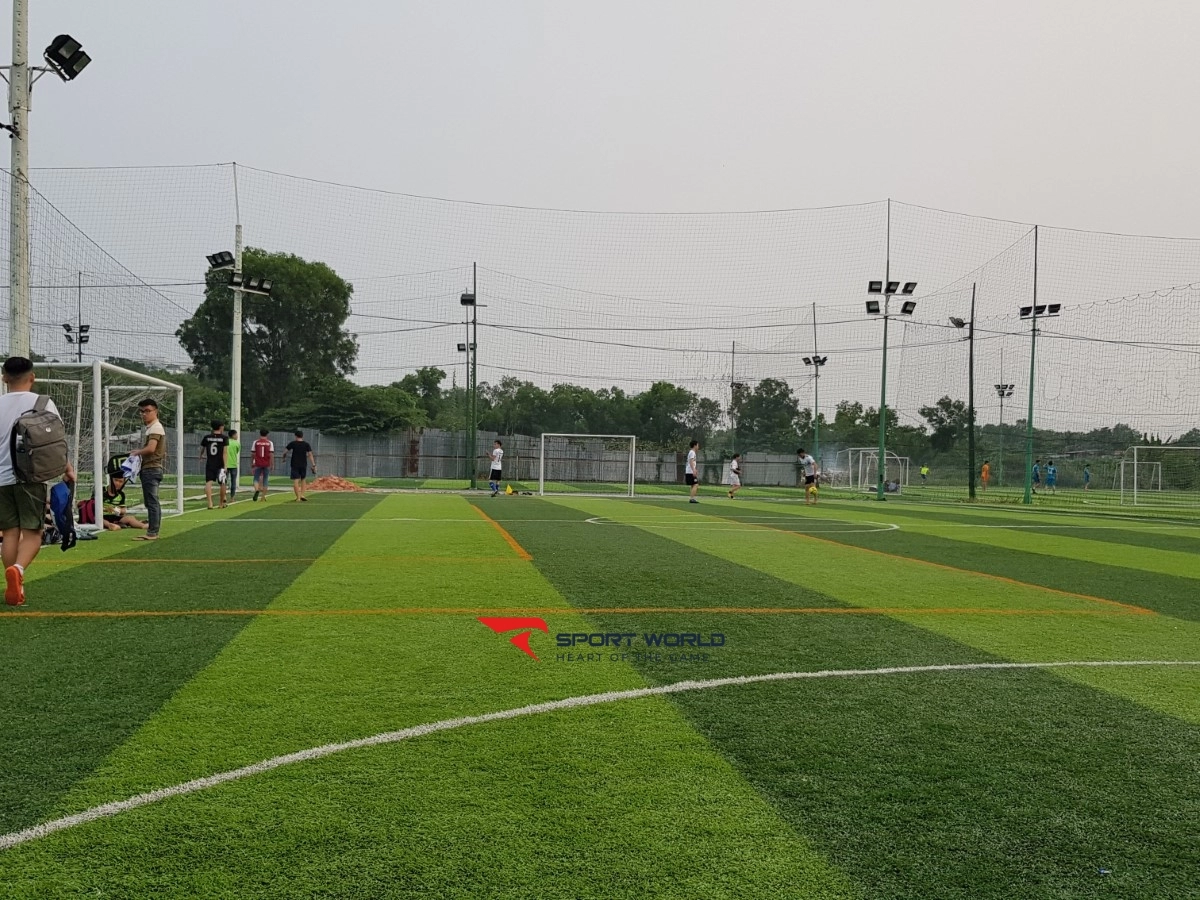 Sân bóng đá Hiếu Hoàng Long