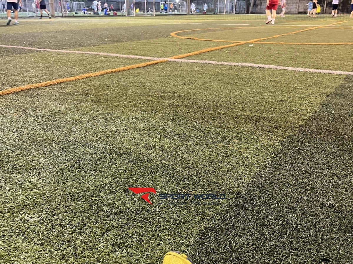 Sân bóng đá Phạm Hùng