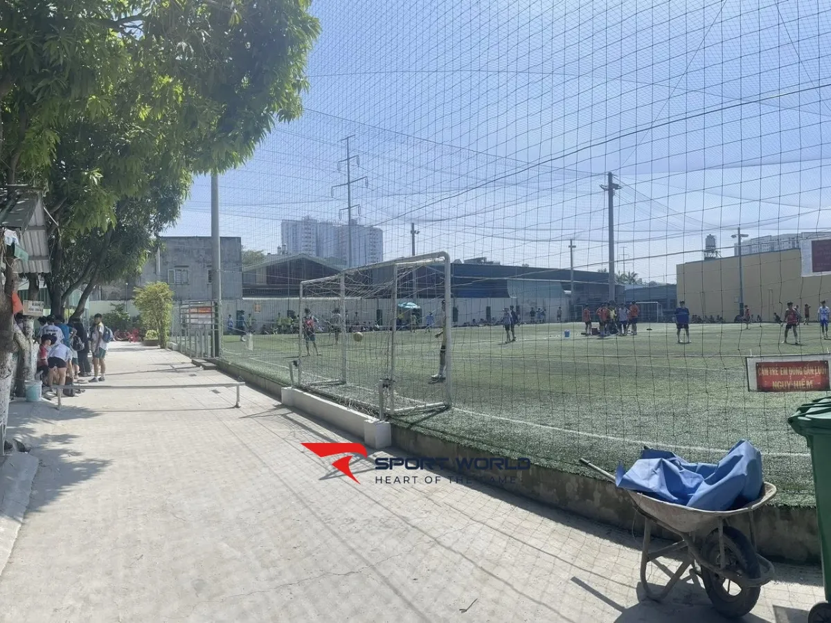 Sân bóng đá Hồng Quyên Phát