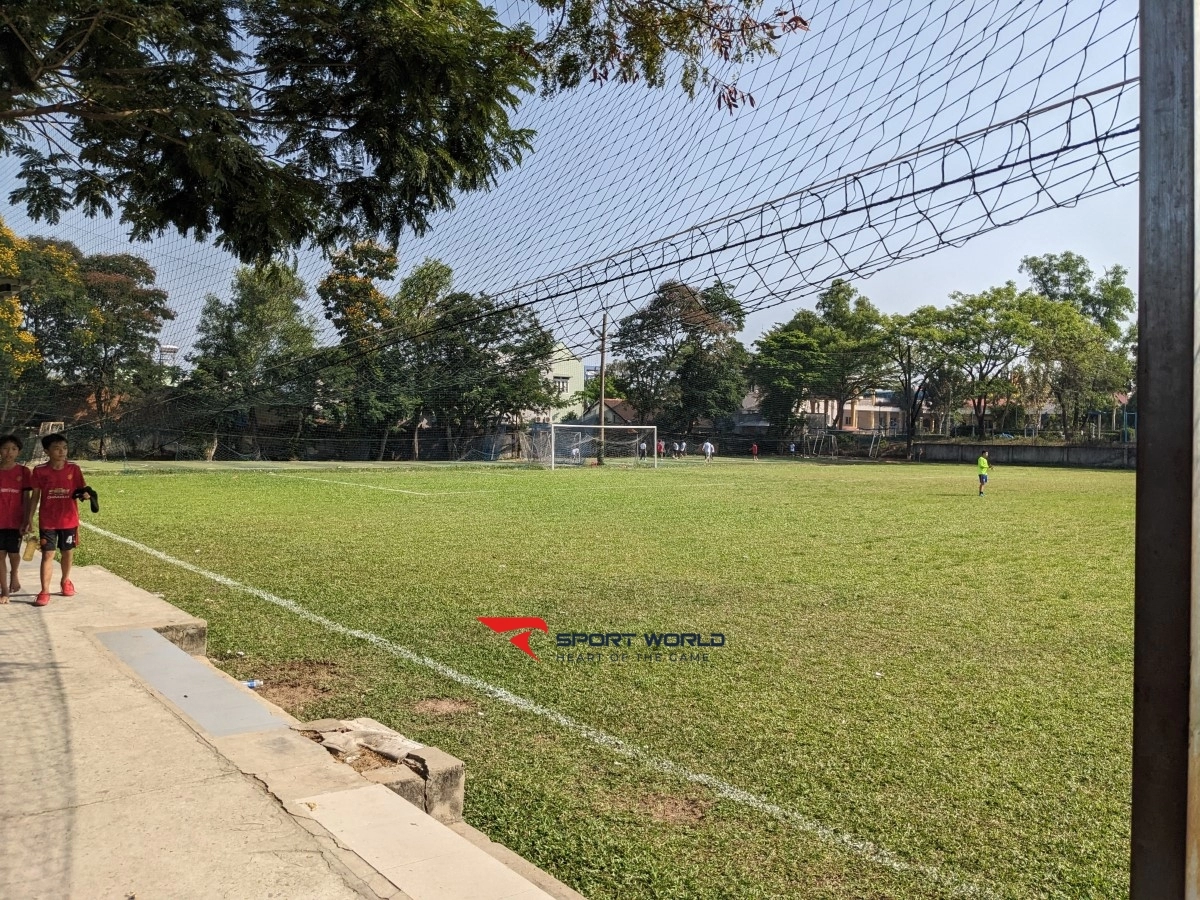 Sân bóng đá Đông Thạnh