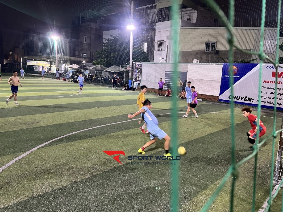 Sân bóng đá Thạnh Lộc