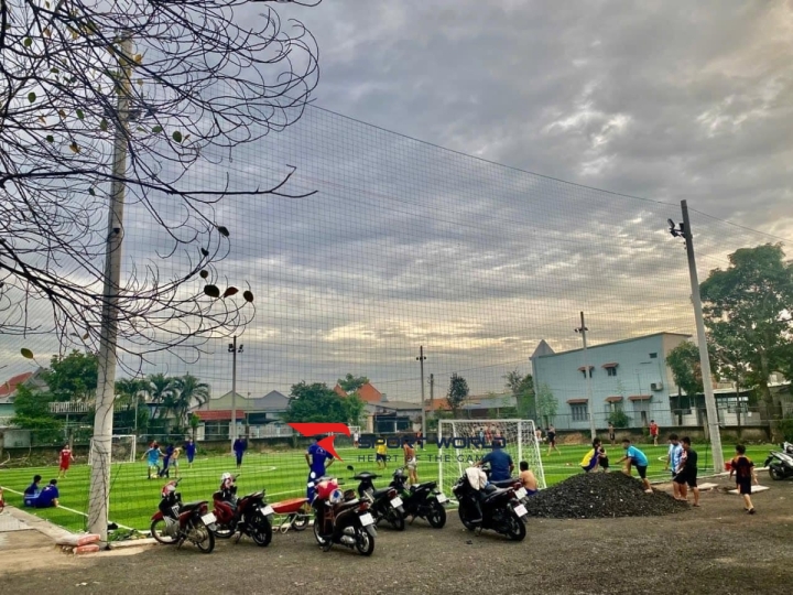 Sân bóng Hòa Phát