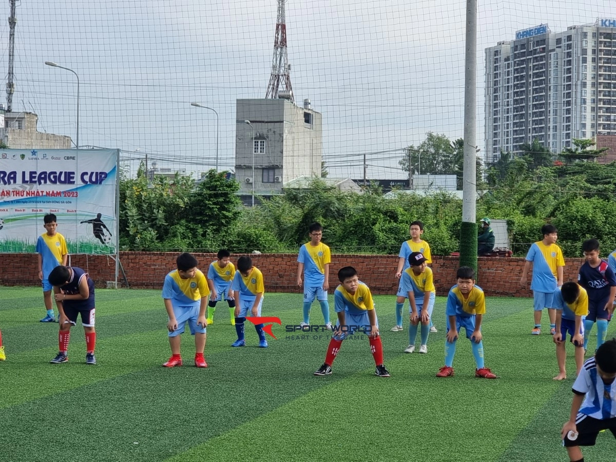 Sân bóng đá Đông Phương