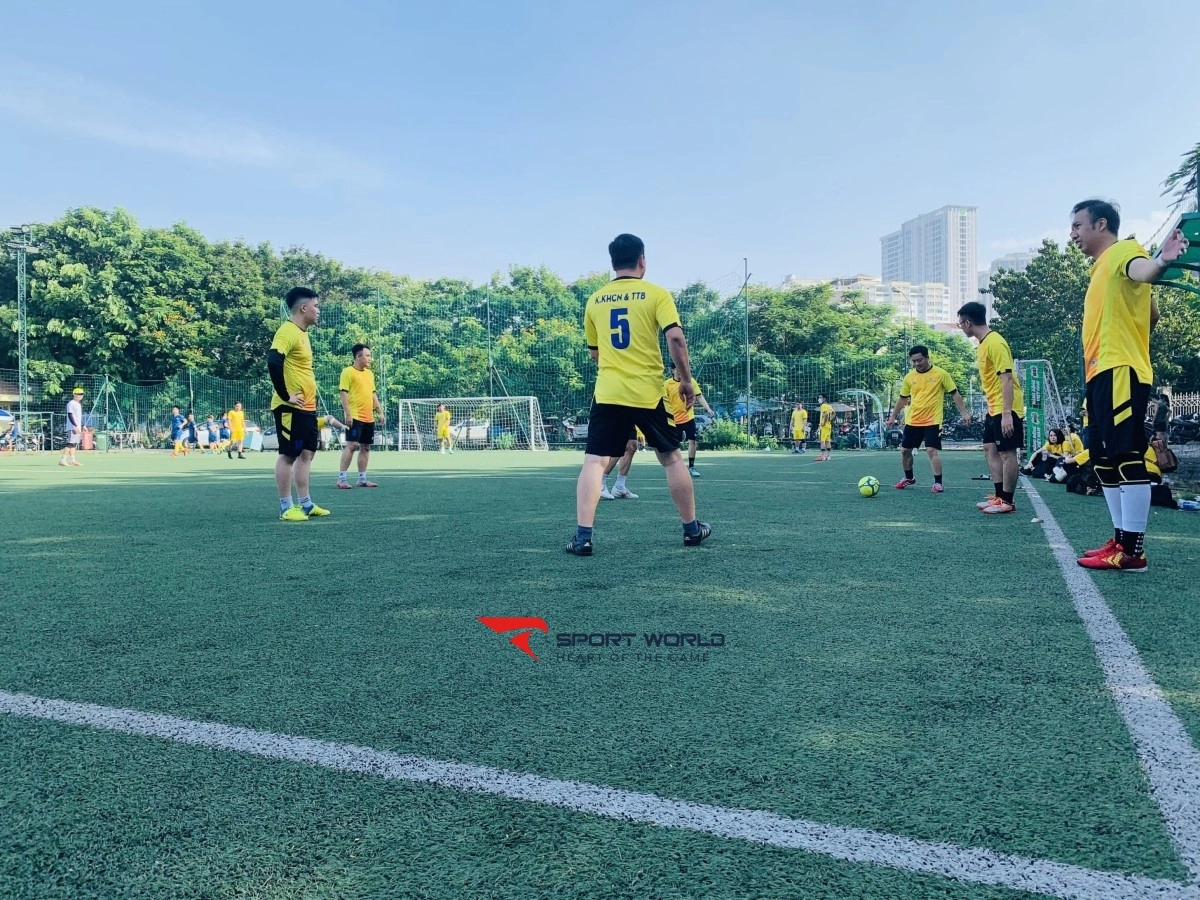 Sân bóng đá Khánh Hội