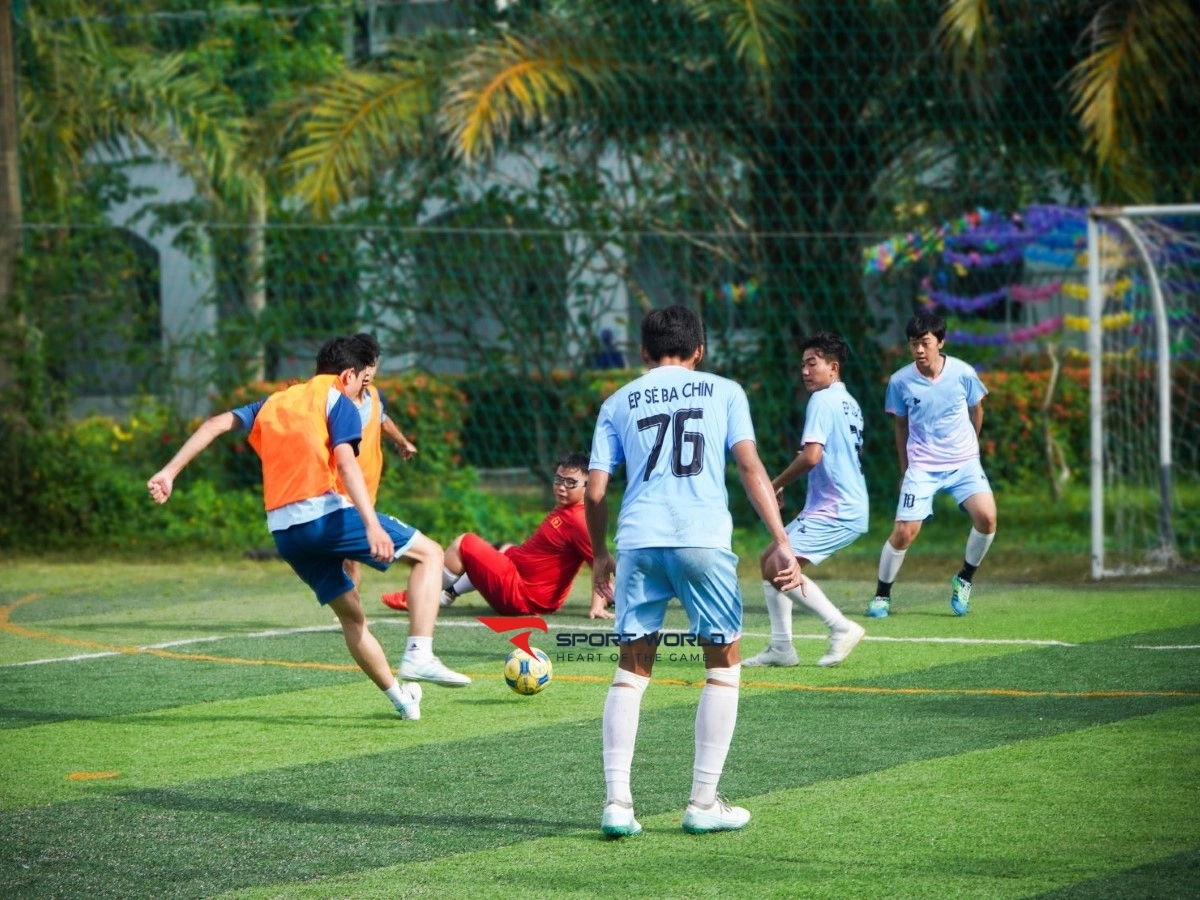 Sân đá bóng Trường Cao đẳng Công nghệ và Quản trị doanh nghiệp CTIM