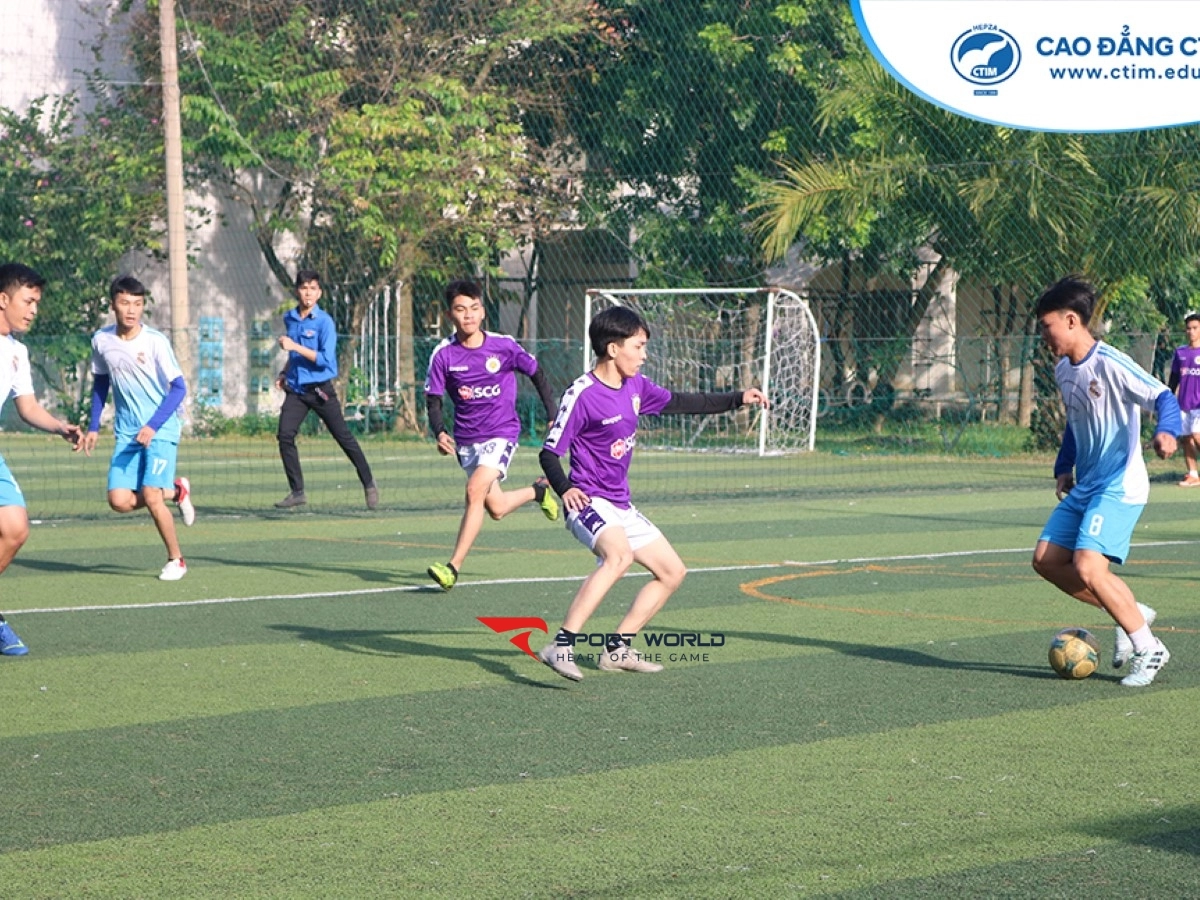 Sân đá bóng Trường Cao đẳng Công nghệ và Quản trị doanh nghiệp CTIM