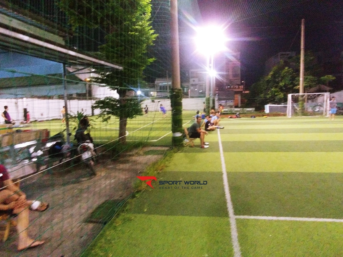 Sân bóng Cầu Trắng