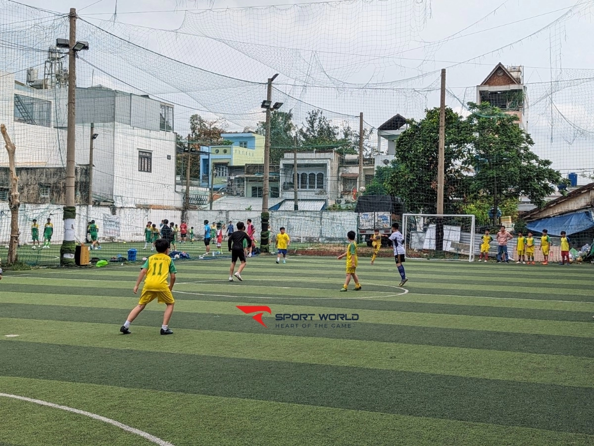 Sân bóng Cầu Trắng