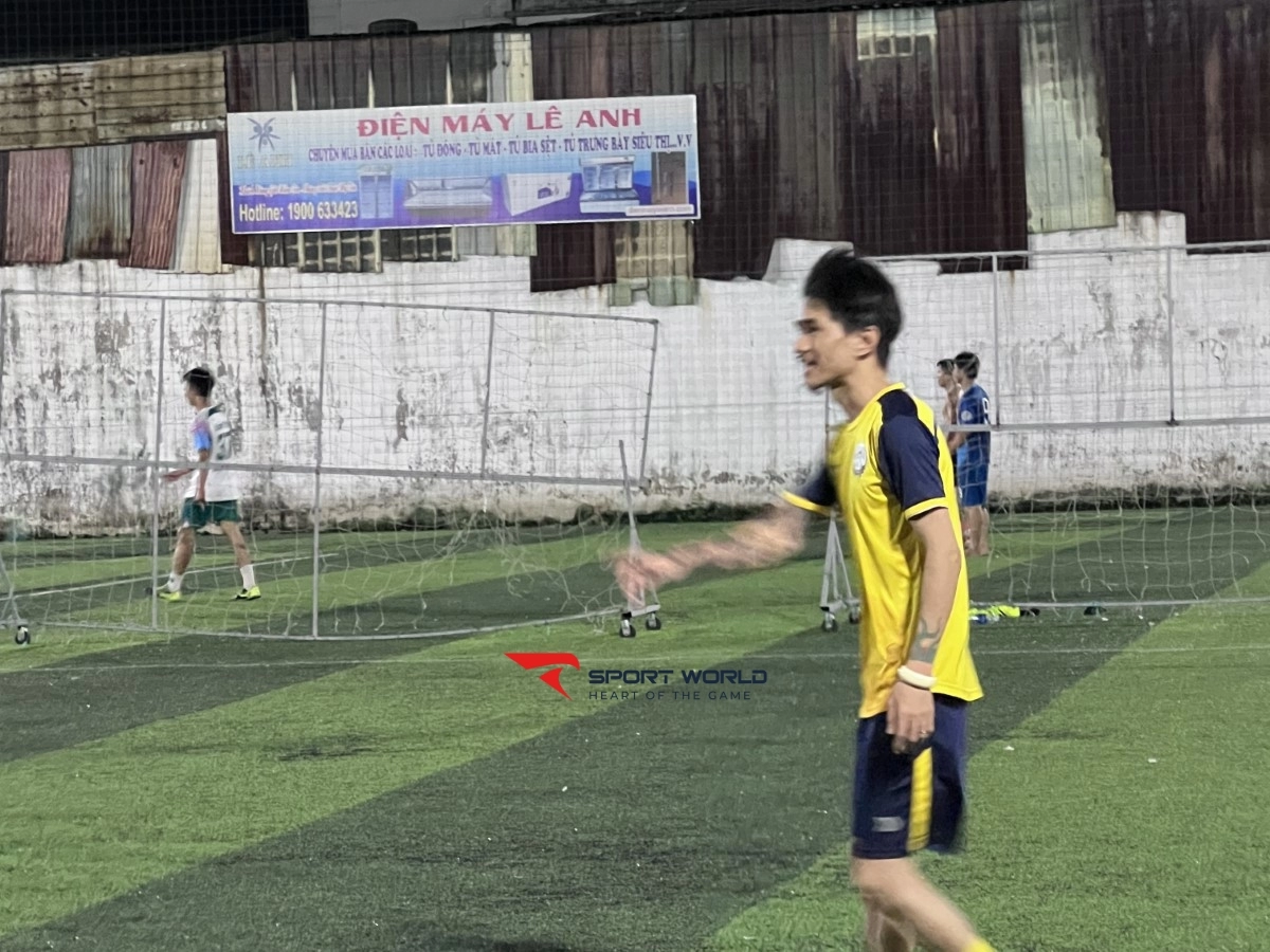 Sân bóng đá Thăng Long