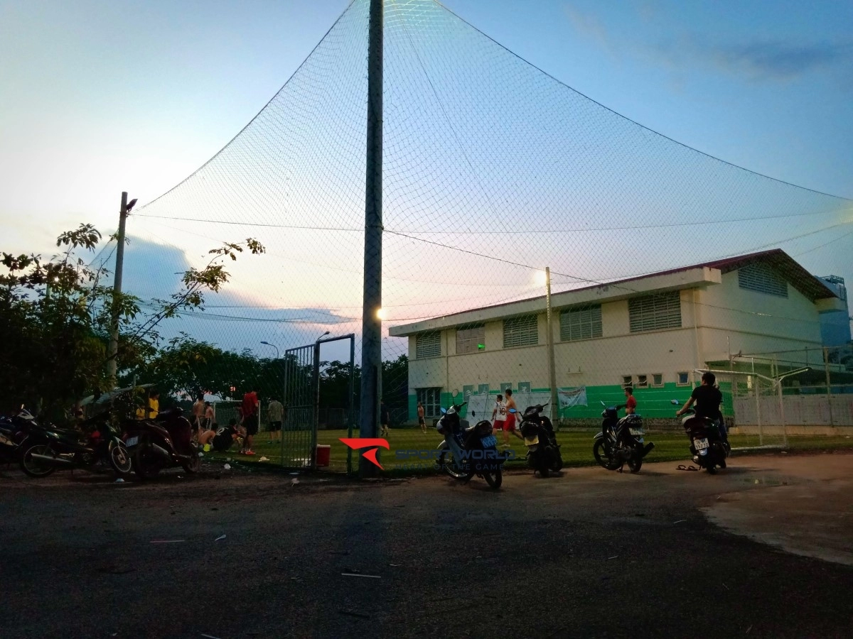 Sân bóng đá Bình Lợi Trung