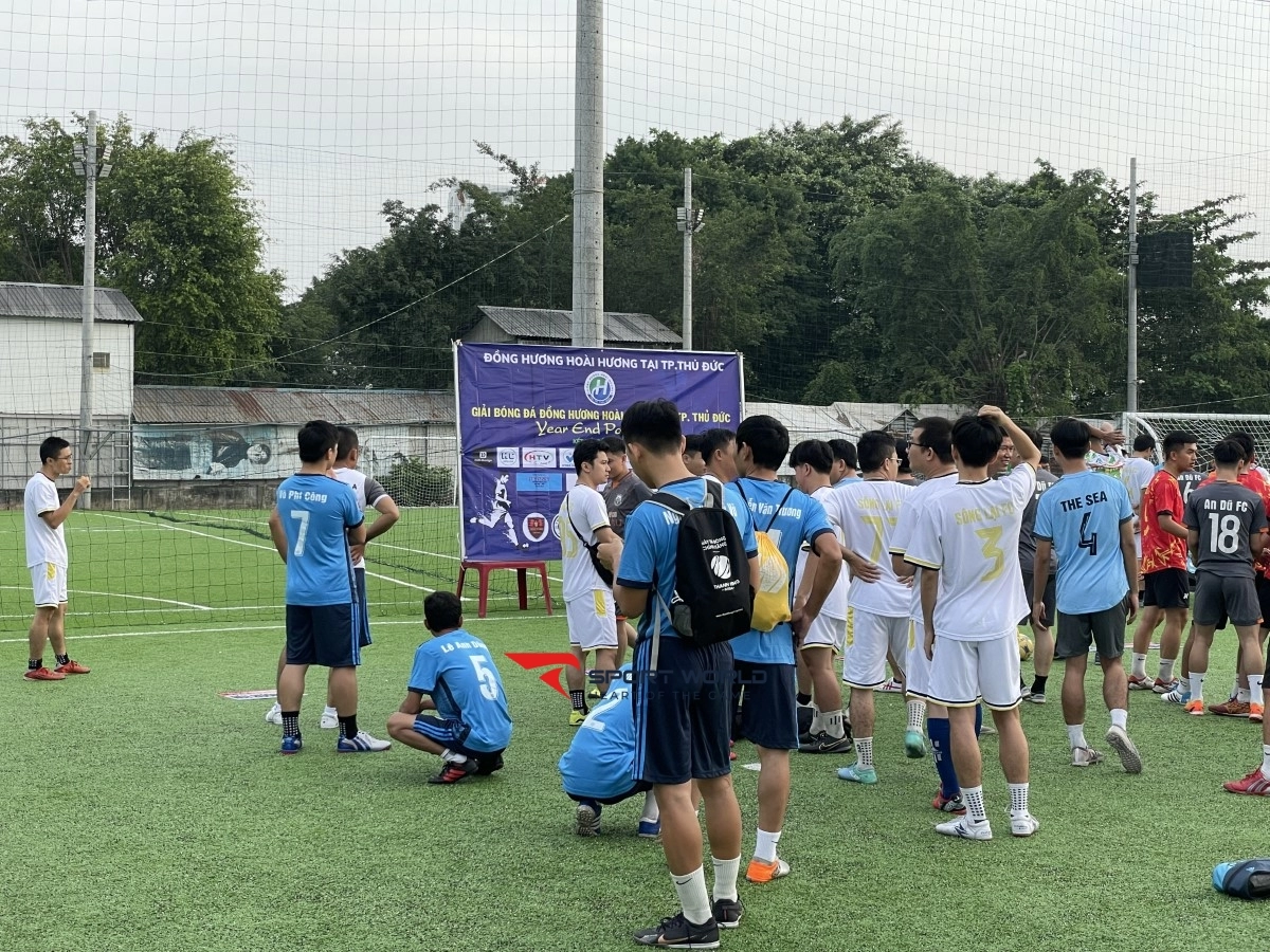 Sân bóng đá CP Phạm Văn Đồng