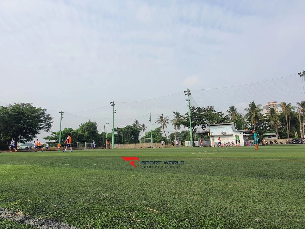 Sân bóng Phúc Lộc