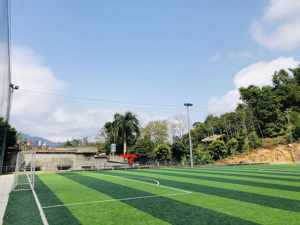 Sân bóng Đỉnh Chương