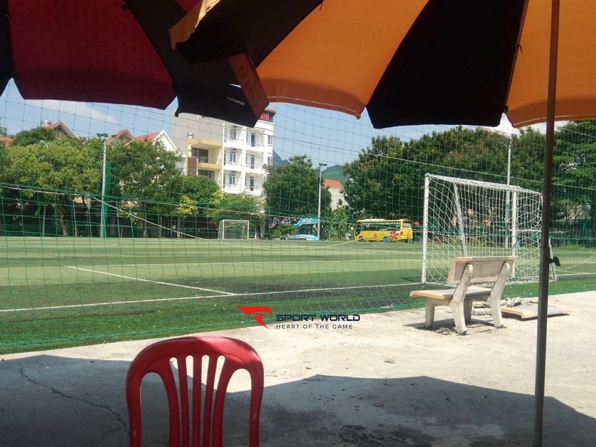 Sân bóng Trần Hưng Đạo