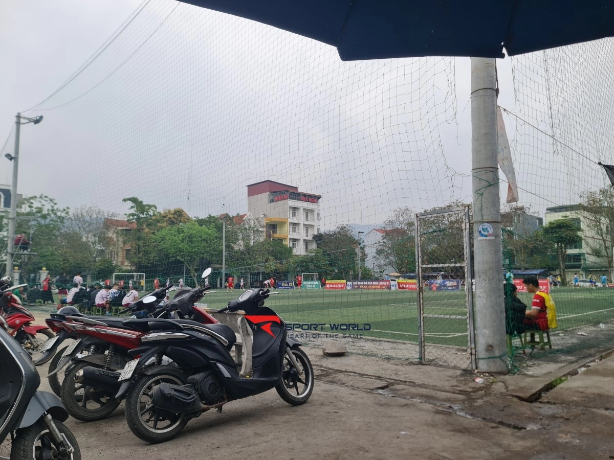 Sân bóng Trần Hưng Đạo