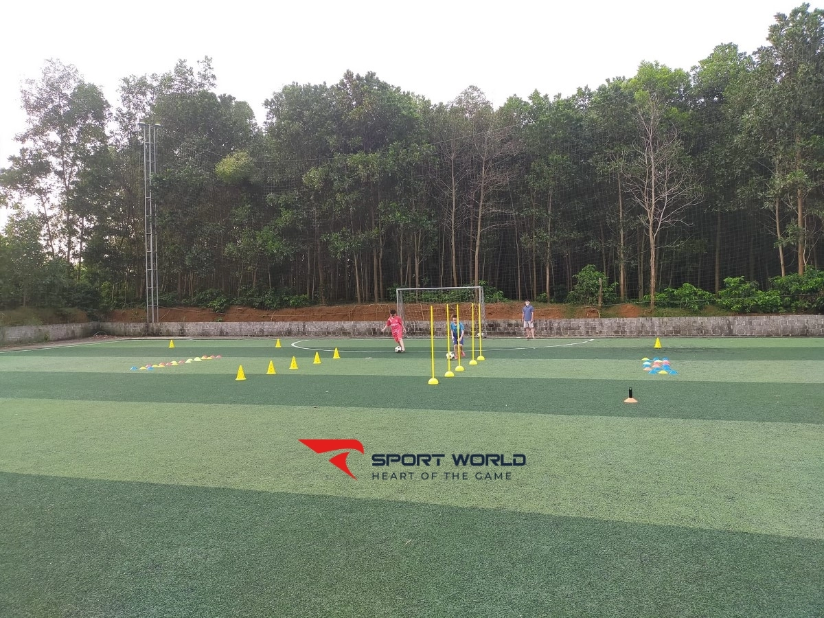 Sân bóng xóm Cả