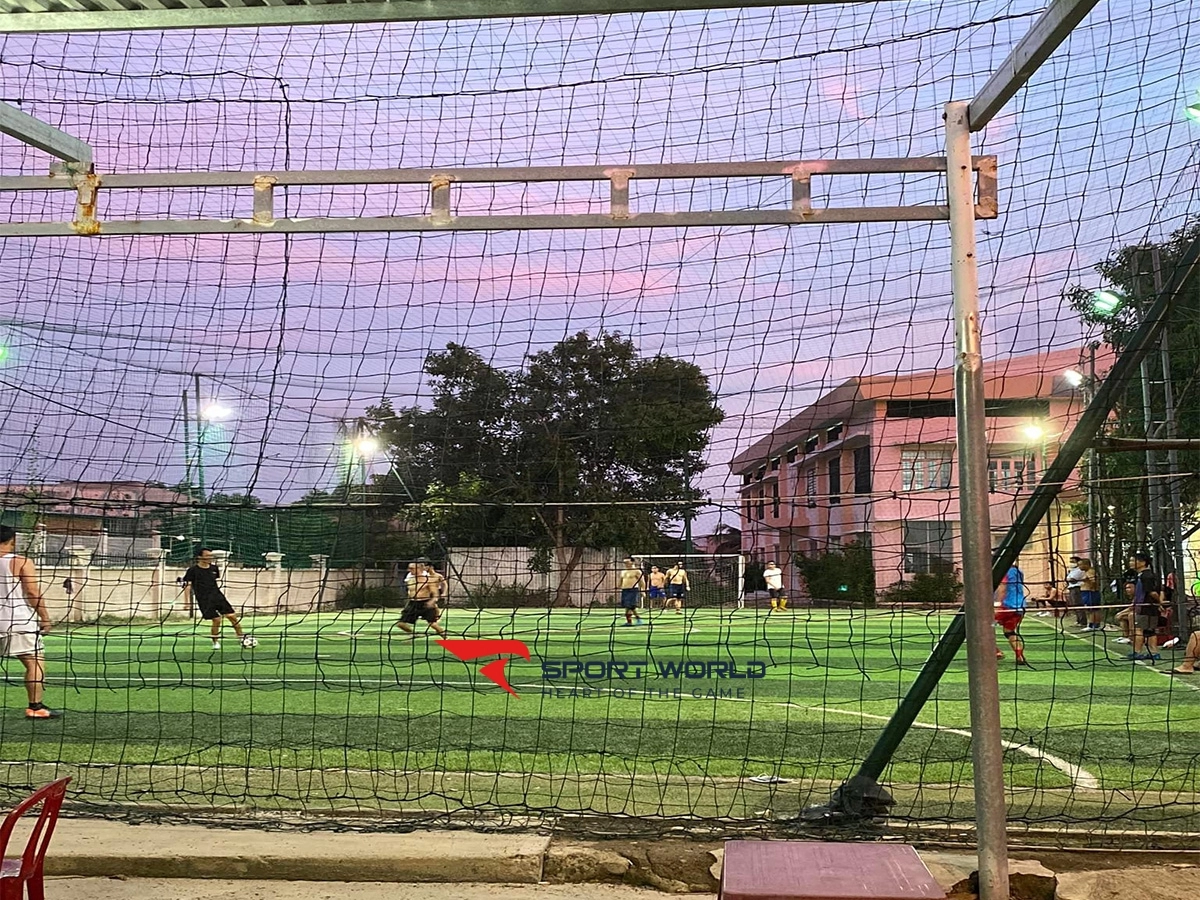 Sân bóng Đập Nước