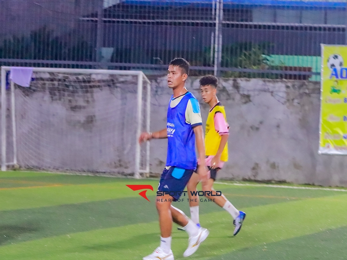 Sân bóng đá Hưng Long