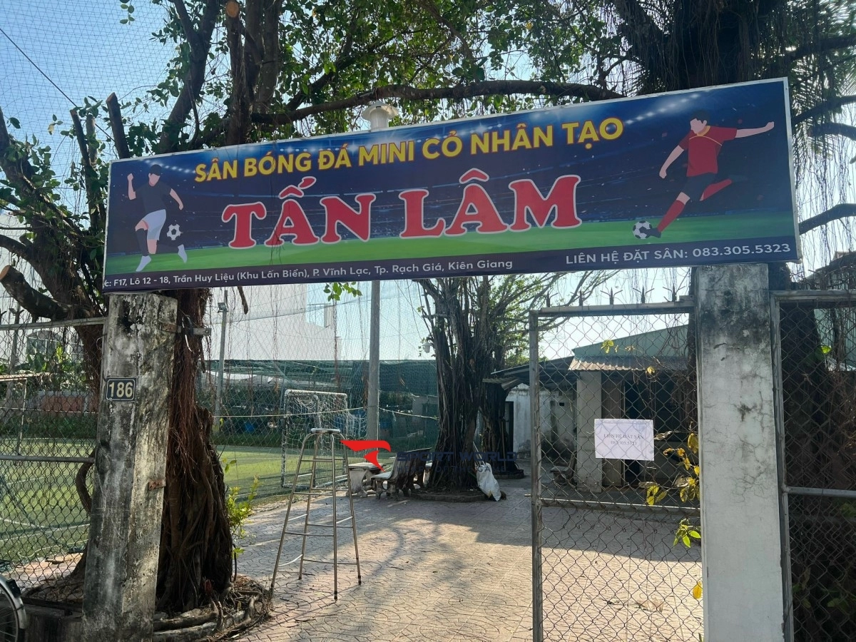 Sân bóng đá Tấn Lâm