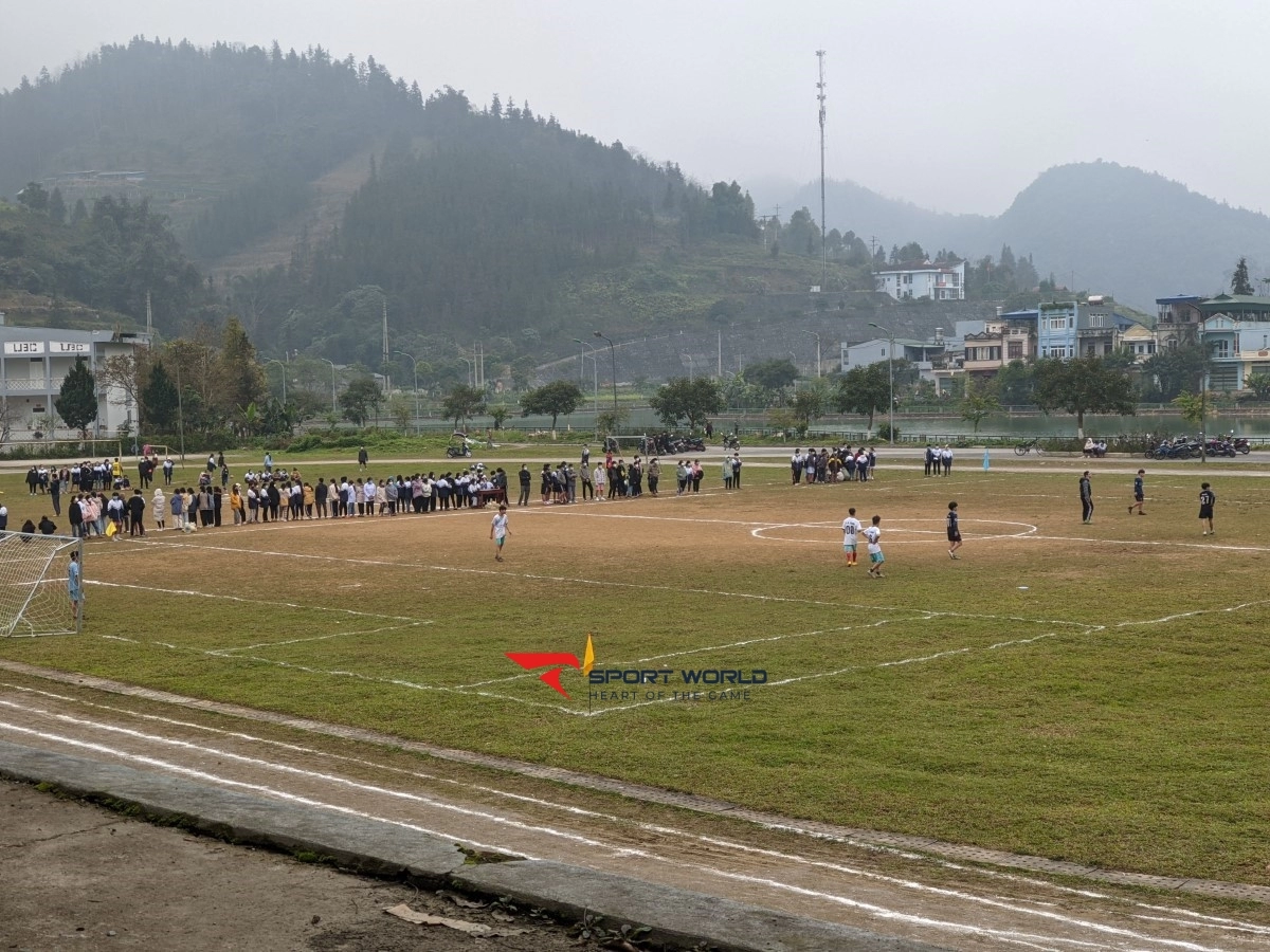 Sân vận động huyện Mường Khương