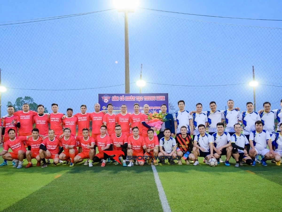 Sân bóng nhân tạo Trung Linh