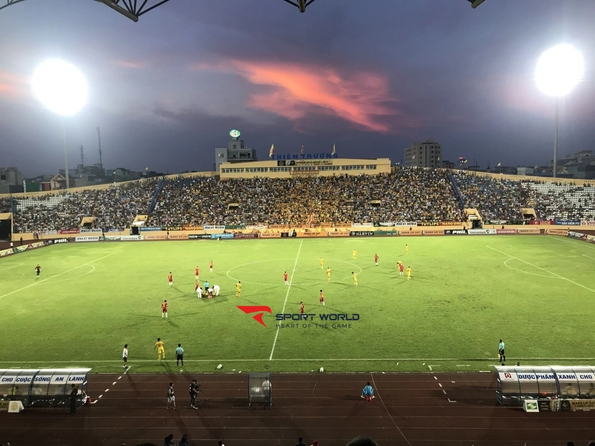 Sân bóng đá Thiên Trường