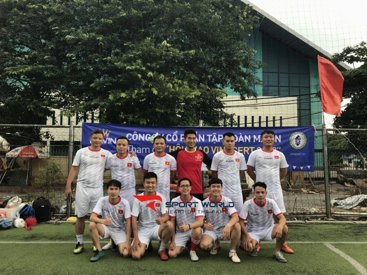 Sân bóng Vườn Xoài