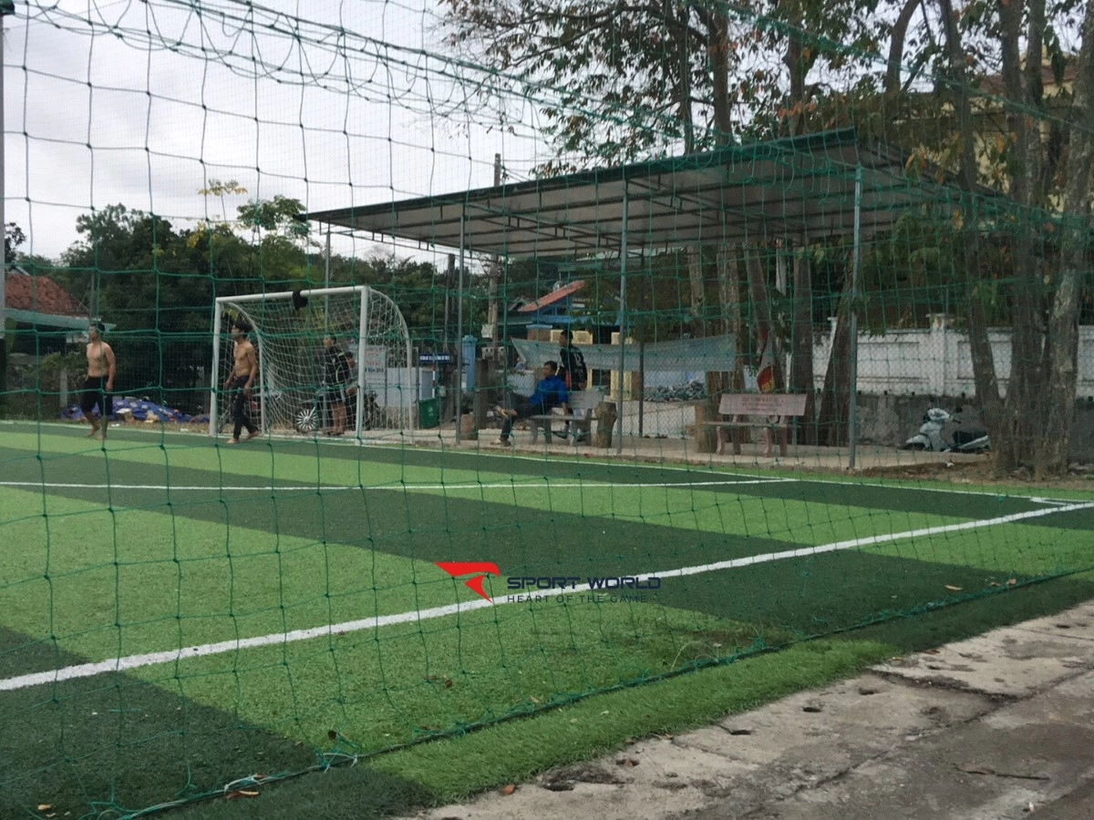 Sân bóng đá Hoà Bình