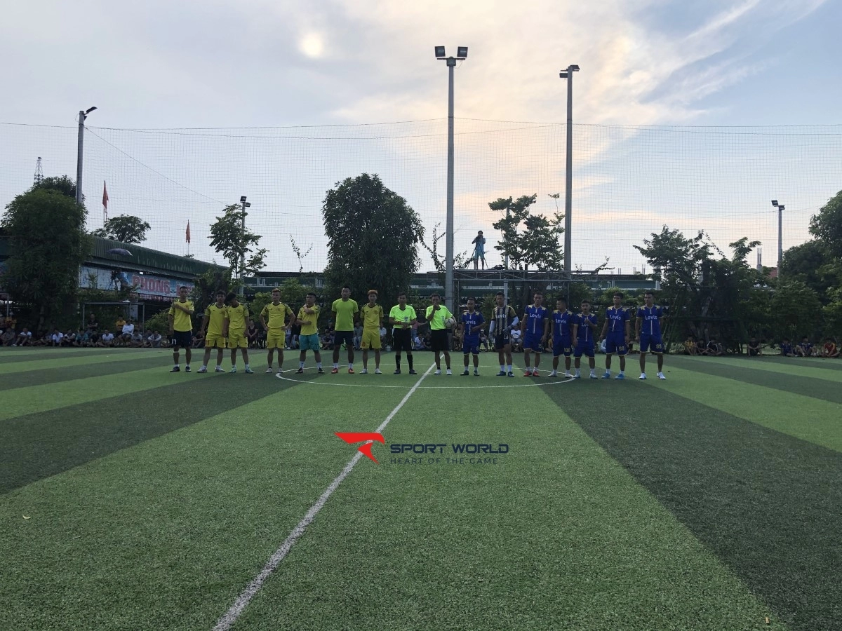 Sân bóng đá Phong Liên