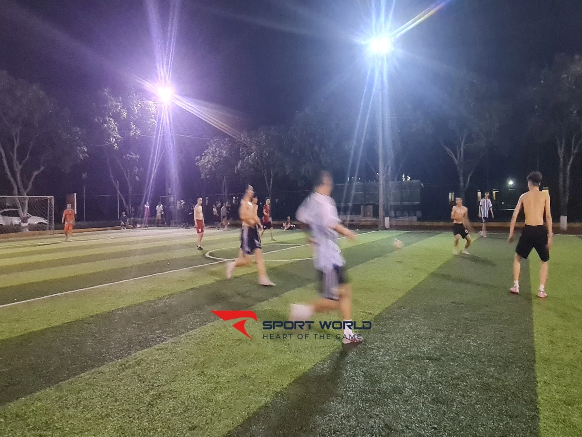 Sân bóng trường Kỹ Thuật III Vinh