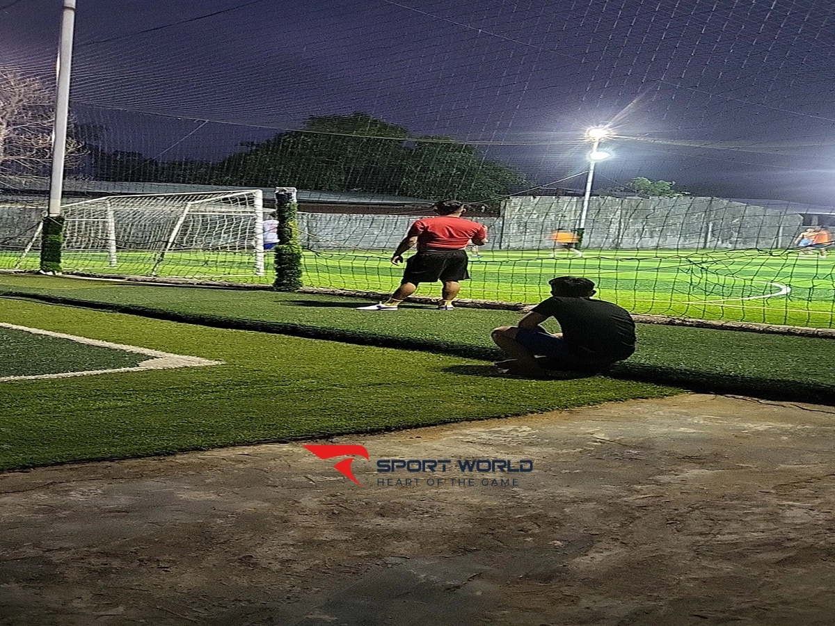 Sân bóng Hoa Thành