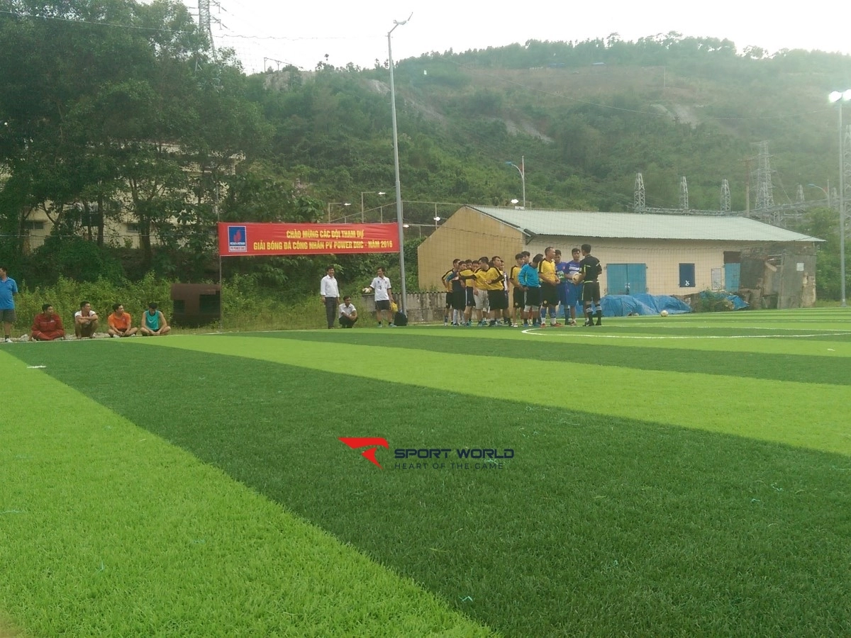 Sân bóng Nhà máy thủy điện Đakđrinh