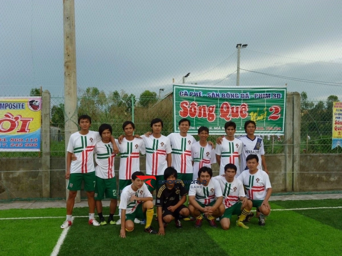Sân bóng đá Sông Quê