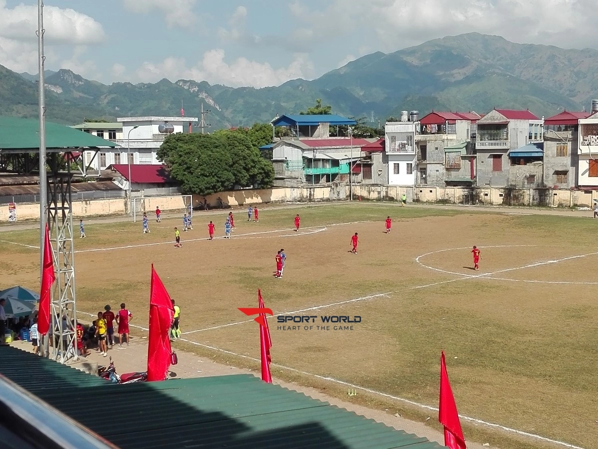 Sân bóng huyện Phù Yên