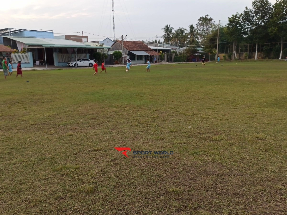 Sân bóng đá Thanh Thuận